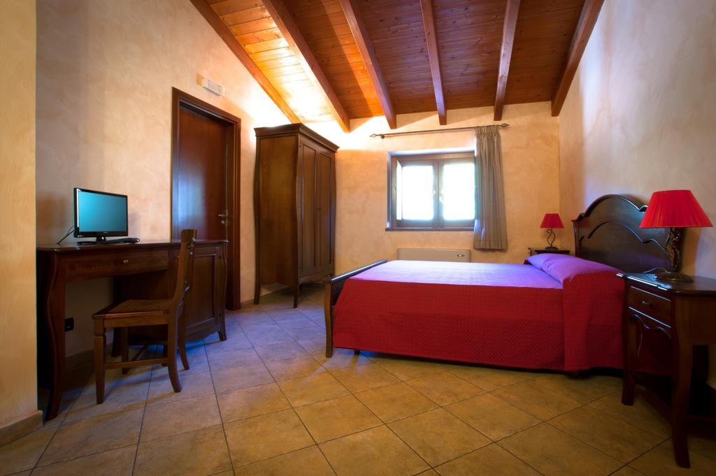 Agriturismo U' Casinu Da Scala كامبورا سان جيوفاني الغرفة الصورة